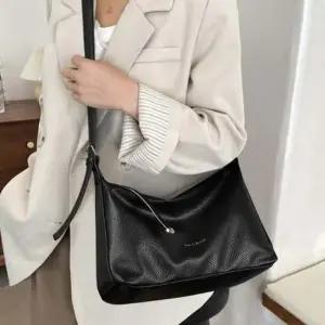 GB9012 보조 백 스트 여성 패딩 패션잡화 미듐 대학생 소가 메신저 반달 핸드폰 나일론