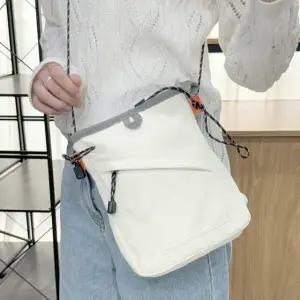 사선 포켓 크로스백 여성 보조 학생 가방 아이보리 (WFK9AE8)