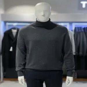 [트루젠] 트루젠 (캐시미어+) 차콜 풀터틀넥 기본핏 니트티셔츠 2344SP120460