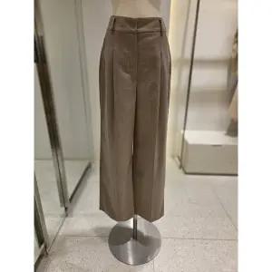 [SOUP](신세계 사우스시티)숲 원 턱 세미 와이드 슬랙스 (SBALP33)