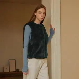 [정가 159,000원][유로모피]아빈 라운드 넥 밍크 베스트