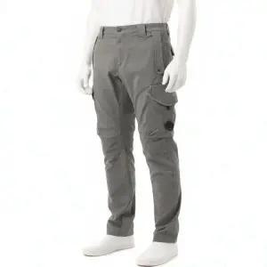 [발렌티노]CP COMPANY 25FW Stretch Sateen Ergonomic Lens Cargo Pants 19CMPA730A 005529G 921 스트레치
