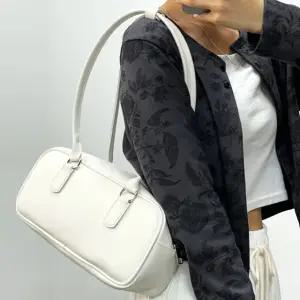 여성 숄더백 바게트백 데일리 모던 가방 아이보리 (WFK43DJ)