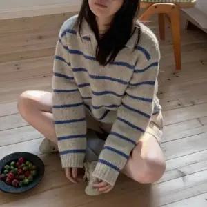 데일리 캐주얼 여자 오픈 카라넥 스트라이프 니트 (KYR-WFGOJUM)