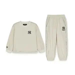 M 키즈트레이닝세트 GQC 7AS2B0246-50CRD 스트릿 로고 우븐 맨투맨세트 뉴욕양키