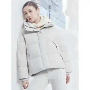 [롯데백화점]게스 게스진 공용 페더라이트 후드 푸퍼 MN4W9893