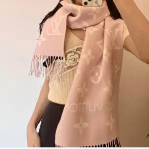 [국내매장 AS가능] 루이비통 여성 LV 에센셜 스카프