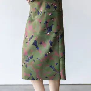 [디아스토리] 까뮤리프 카고 스커트 (AGFPSK23) 카키