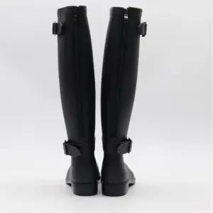 여성 무광 블랙 사각버클 고무 롱 레인 부츠