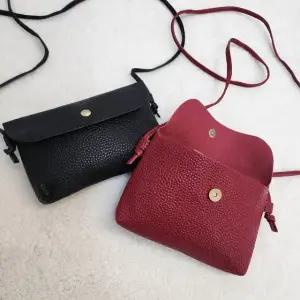 미니 크로스백 블랙 레드 색상 가벼운 숄더백 소형 크로스 바디백 (WFJ5T8Z)