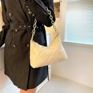 누비811 숄더백 (WFJ66TK)