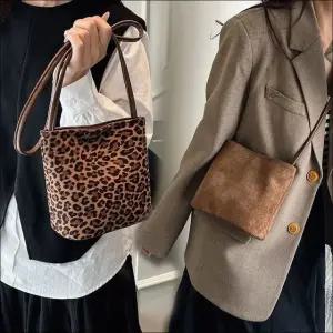 스퀘어 크로스백 여성 프렌치 스웨이드 데일리 출퇴근 가방 (WFK6LAG)