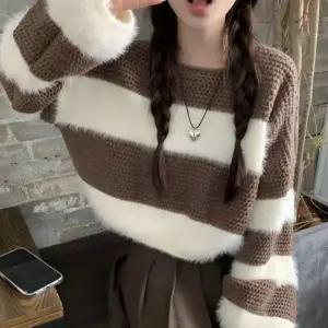 여성 2컬러 가을 겨울 소프트 스트라이프 크롭 니트티 (KYR-WFFZCSZ)