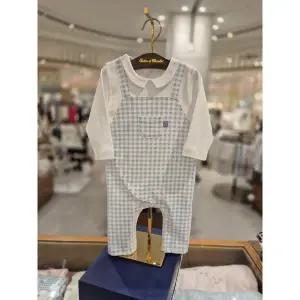 [쇼콜라](타임스퀘어점패션관)(신생아 출산 백일선물)BL쁘띠체크멜빵우주복 (TNPMQX052B)