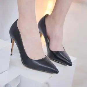 엣지있는 블랙 스틸레토 하이힐 5FW (WFKA0R2)