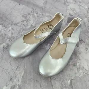 [셀러허브 패션]키즈 실버 메리제인 무광 여아단화 (210만 가능)