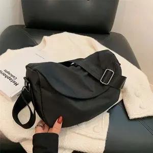 [하프클럽/]남녀 미니가방 크로스 포켓백 블랙 1컬러