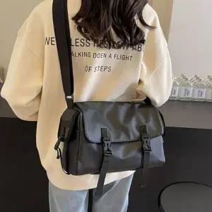 [하프클럽/]스퀘어핏 출근 가방 학생 남자 캐주얼 미니 크로스백