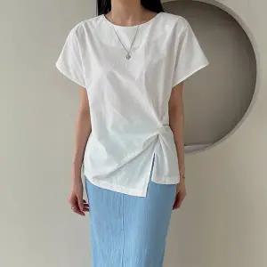 [어반프랑] 메이 꼬임 셔링 언발 트임 블라우스