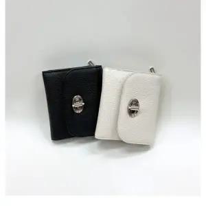 [롯데백화점]질스튜어트 블랙,아이보리 가죽 오브 장식 3단 반지갑 JAWA5F001BK,JAWA5F011IV