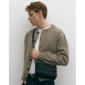 [롯데백화점]질스튜어트 [남여공용][MOV] 모브 블랙 나일론 크로스백 JUBA5F320BK