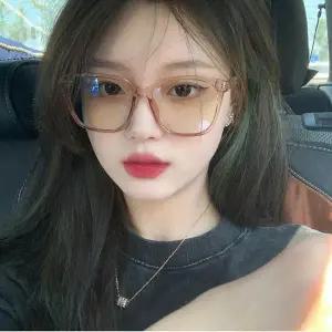 [콩심팥심]얼굴 작아보이는 투명 뿔테 가벼운 알있는 안경 소두