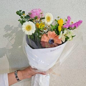 제철꽃 생화 꽃다발 택배 주문 블랙망사 포장 양재꽃시장 랜덤꽃