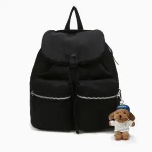 [AK분당점] [헤지스] 블랙 나일론 패딩 투웨이 백팩M (퍼피참SET) HIBA5EH03BK