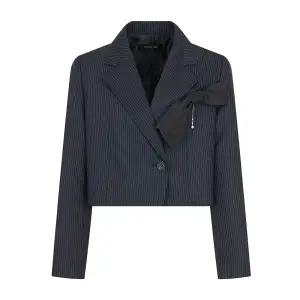 [롯데백화점]케네스레이디 맨디크 원버튼 크롭 자켓 (EWJKOD43)