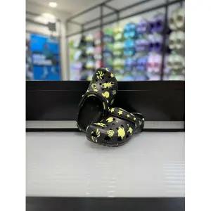 [보리보리/크록스]MARIO크록스 클래식 글로우 스페이스 클로그 키즈 210355-001 블랙 야광