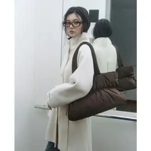 [갤러리아] LAP HUGGLE STRING SHOULDER BAG AR7ABA20