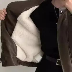 블랙팬서 여성 가을 겨울 기모 가죽 점퍼 PU 도톰 자켓 숏 상의 OPH4