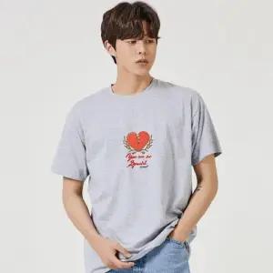 키밍 하트 고백 SPECIAL 그래픽 캐쥬얼 반팔티 커플티 W7F065D