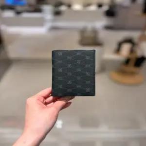 닥스핸드백 DBHO6E765BK 엠블 DD패턴 PVC 카드지갑