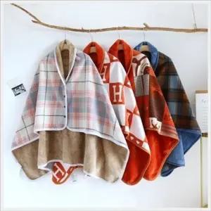 어깨 무릎 후드 사무실 캠핑 보온 수면 담요 망토 그레이 (WFKAEM3)