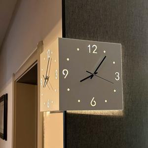 코너 양방향 벽시계 양면 유도성 발광 흰색/분홍색 무음