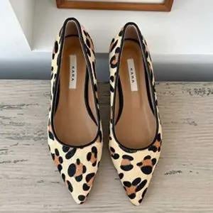 [하프클럽/]여성 봄 여름 데일리 슈즈 뾰족 레오파드 플랫 구두