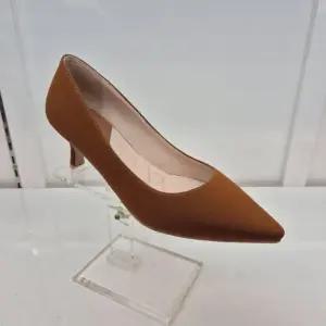 HC11 데일리 여성화 베이직 포인티드 토 펌프스  D1M4U43V9TA