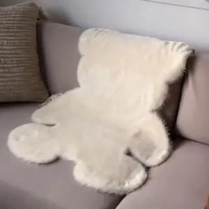 곰돌이 극세사 러그 소(60x80)거실 침실 사계절 여름 북유럽 침대 실용 모양