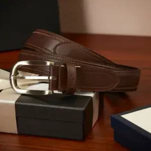 헤지스 액세서리 남성 24FW [스테디셀러]브라운 음각로고 소가죽 벨트 WUBE4F762BK