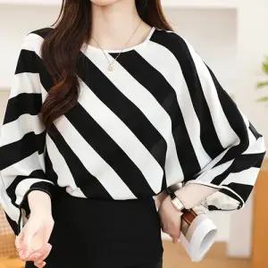 라운드넥 7부소매 루즈핏 스트라이프 실크 블라우스