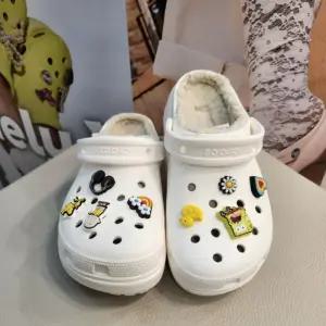 크록스 HC03 클래식 플랫폼 라인드 여성 겨울 샌들 화이트 207938-100