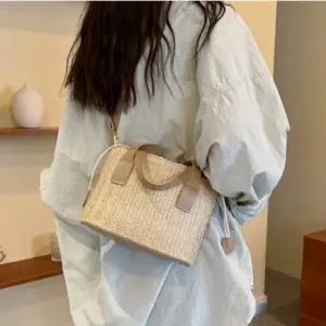 여름용 여성 크로스백 사각 밀짚 이너 포켓 토트백 가방 (WFJ64UP)