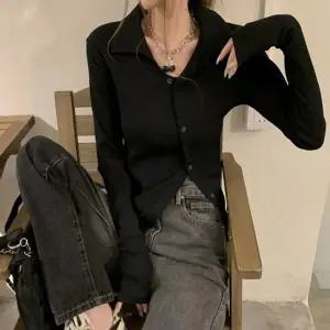 언발 버튼 카라 여성 골지 니트 가디건 슬림핏 날씬 (KYR-WFFVPQS)