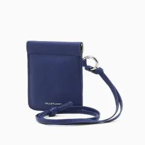 [질스튜어트핸드백] 블루 가죽 카드홀더 겸 에어팟 파우치 JAHO5F501B2