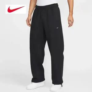 [하프클럽/나이키]나이키 솔로 스우시  플리스 오픈햄 팬츠 HV1091-010 블랙 기모 국내AS