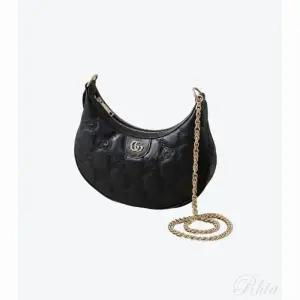 구찌 GG 마틀라세 스몰 숄더백 739709 UM8HG 1046