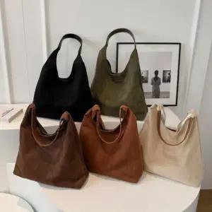 [하프클럽/]스웨이드 예쁜 파우치를 드리는 호보백 파우치 캐쥬얼