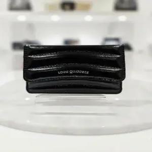 [루이까또즈] 루이까또즈 여성 맥세이프 지갑 SS3QT06BL