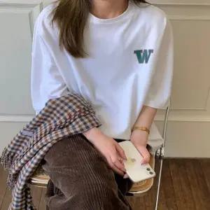 레터링 상의 루즈핏 반팔티셔츠 데일리룩 여름 여자 (WFKBWW4)